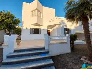 Villa S+6 avec jardin à la Marsa