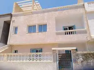 A Maamoura. Vend villa R+2. Nouv construction. 