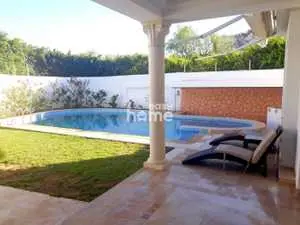 Villa meublée S+4 de 350m² sur un terrain de 700m² à Jinene Hammamet 