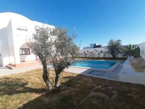 villa haut standing avec piscine à yessmine Hammamet 
