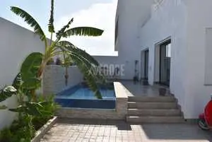 une villa S+4 avec piscine située à Hammamet à 700 m de l’hôtel Ribat
