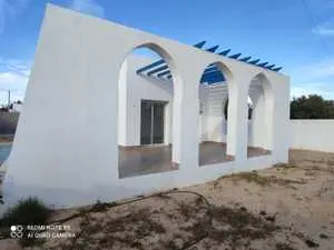 A vendre une belle villa haute standing avec piscine à DJERBA MIDOUN