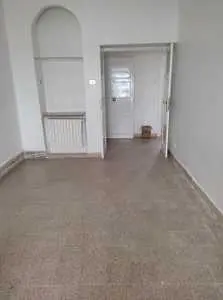 A louer un appt en s+3 sup 90 m² au 2 éme étage A El Menzah 1