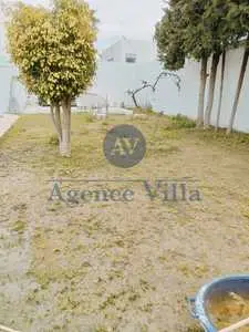 A louer une villa plein pied s+4 meublé ou vide A La Soukra