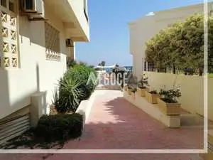 un appartement avec piscine tel 28913484