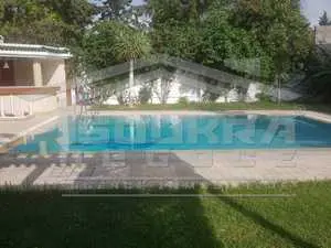 Une Superbe Villa avec piscine à La Soukra 