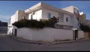 A vendre une belle villa 210m et convert 300m double face a Sousse bouhssina 