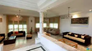 Villa S+6 avec jardin à la Soukra