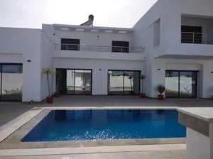 villa haute standing avec piscine en promo 