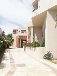 un appartement à vendre à ain zaghouen sud 