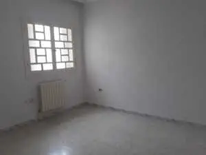 Un étage de villa S+2 à louer à Nasser 2