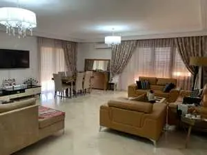 A vendre un Penthouse s+4 à Ain zaghwene