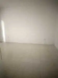 un appartement vide proche du passage