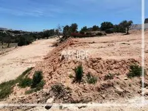  un terrain sur deux façades,à cité Rommen Mrezga à 1Km de la route principale