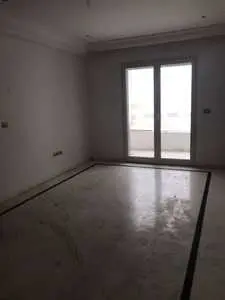 A vendre un appartement S+1 à cité elwahat 