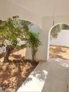 villa à khzema pour habitation ou commerce