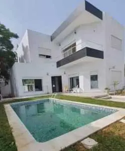 A vendre une villa s+3 avec jardin et piscine à la Soukra