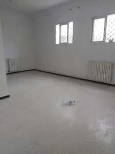 un appartement vide à beb lkhadhra 