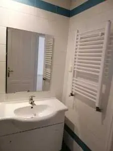 A vendre un appartement S+3 cité l wahat l'aouina 