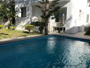 A Louer villa s+4 avec jardin et piscine à Sidi Bou Saïd