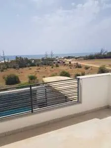 villa pied dans l'eau avec piscine à bni khiar