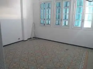 A louer un appartement spacieux en plein centre ville de sfax,bab bhar