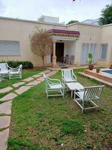 A vendre une Villa 500m² Terrain 280m² couvert avec piscine,Garage,et jardin 