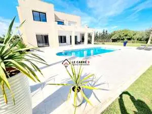 A louer une villa avec une piscine au Golf de Gammarth