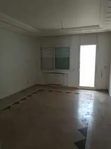 à louer un appartement S+2 à cité wahat l'aouina