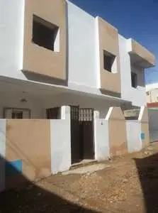 av maison avec étage inachevée à Hammamet sud y