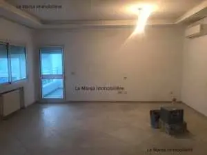 A louer un appartement s4 neuf à la Marsa