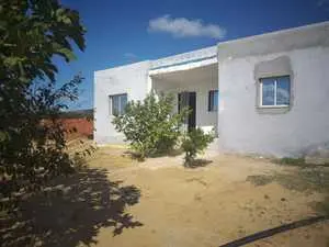 AV une maison à 4km de bir bouragba m