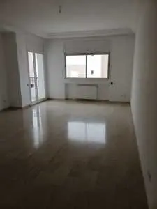 A vendre un appartement S+3 cité wahat 