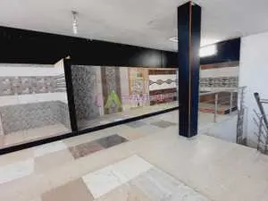 SHOWROOM DE 374M² YASMINETTE