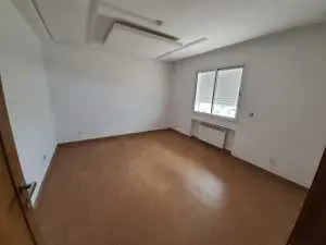 A louer un appartement S+2 très haut standing à Menzah9c 