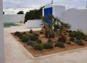 370 milles dinars Villa avec piscine à vendre à Houmet souk 