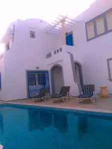 Villa avec piscine sans vis avis 