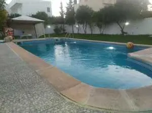 A Louer une villa s3 avec piscine et jardin à La Soukra