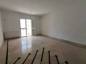  A vendre un appartement en S+3 de 150 m carre a Ennaser