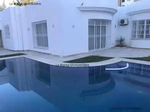 A vendre villa plain pied s3 de 850m² avec piscine à la Soukra