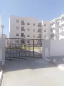 Av appartement s+3 situé à El mourouj 6 résidence El Nakhil 2ème étage bloc B. 