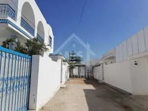 Une villa S+3 avec jardin et garage située a Hammamet 51500503