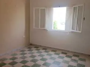 À louer,un appartement s+2 au premier étage à boumhel bassatine.