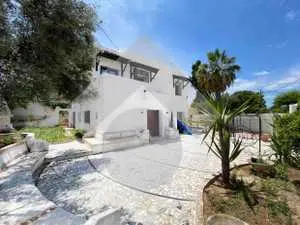 Une villa de 305 m² sur un terrain de 808 m² à Sidi Rezig