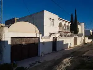 a vendre villa s4 a la soukra 