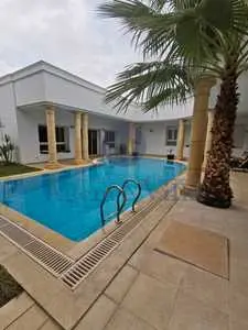 A vendre une villa s+5 plein pied A chotrana 2 la soukra