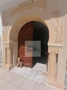 Villa S+6 avec grand jardin a Soukra