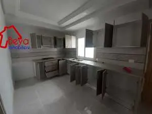 un appartement s+2 meublé au rdc à 700 dinars 