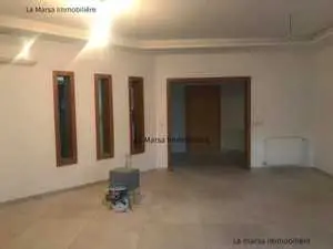 A louer un bel appartement s4 neuf à la Marsa