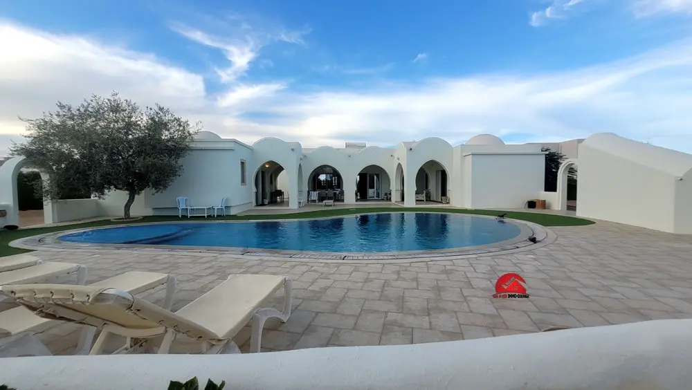 VENTE MAISON DJERBIENNE AVEC PISCINE À ARKOU DJERBA - RÉF V602